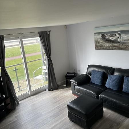 Beach Front Ground Floor Apartment Llanelli Exteriör bild