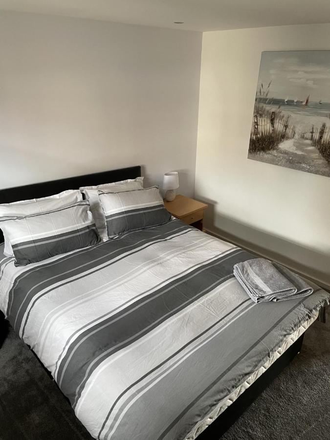 Beach Front Ground Floor Apartment Llanelli Exteriör bild