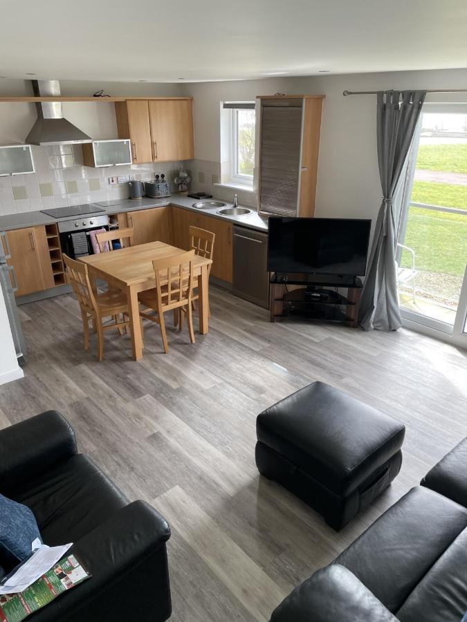 Beach Front Ground Floor Apartment Llanelli Exteriör bild