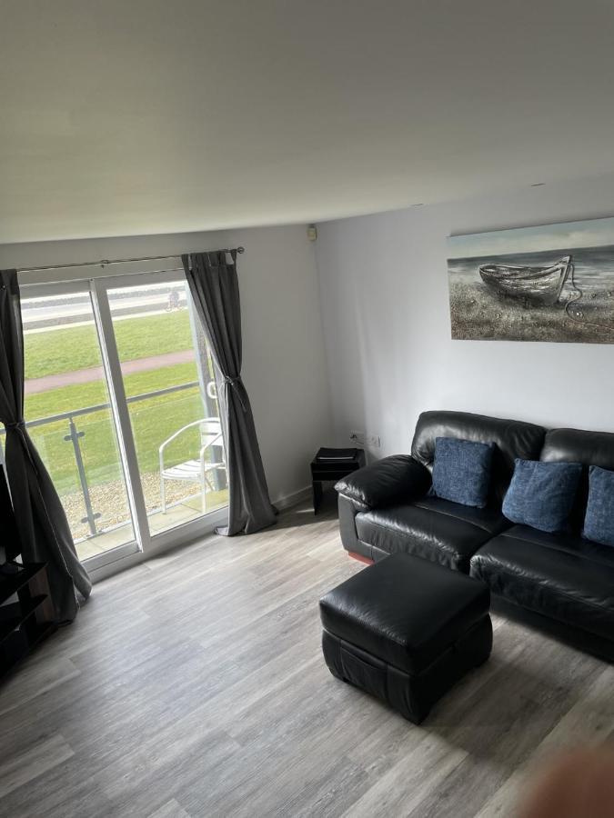 Beach Front Ground Floor Apartment Llanelli Exteriör bild