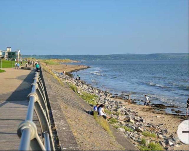 Beach Front Ground Floor Apartment Llanelli Exteriör bild